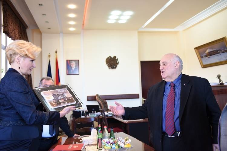 BelSU and Erevan State University shall train pharmaceutical specialists together  